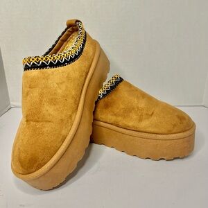 Mudd Platform Stormy Clogs | Tan 7 New Without Tags